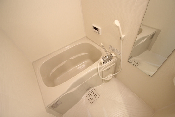 バス・シャワールーム　※別部屋の写真です