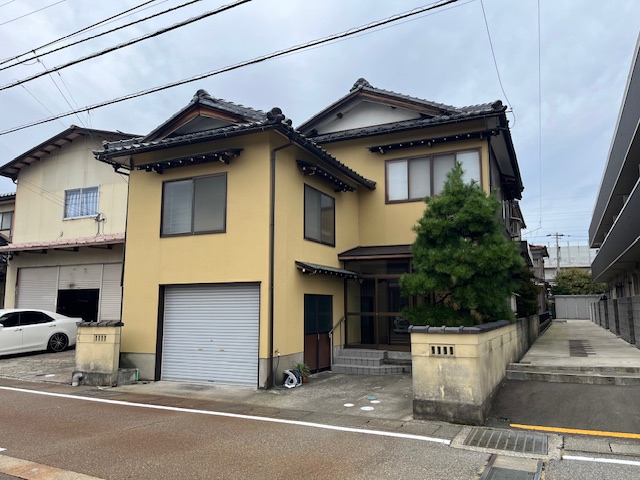 日の出町貸家