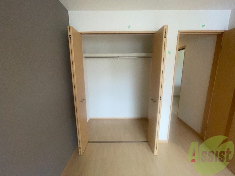 収納　寝室にも収納があり衣類の収納もできます。