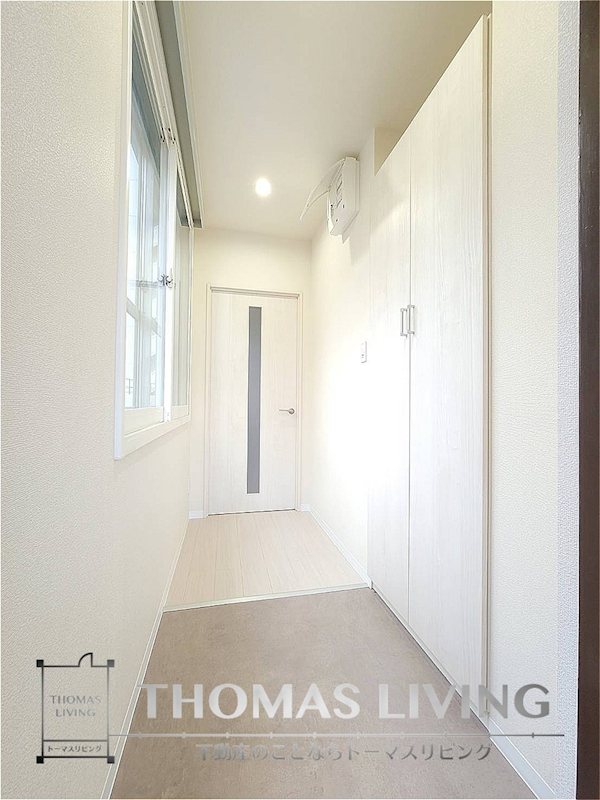 玄関　明るい内装です♪