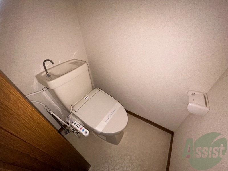 トイレ　トイレは温水洗浄便座となっており快適にお使いいただけます。