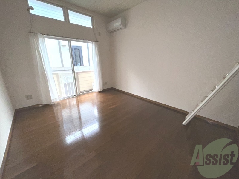 居室・リビング　６．８帖のリビングルームです。一人暮らしにピッタリな広さです