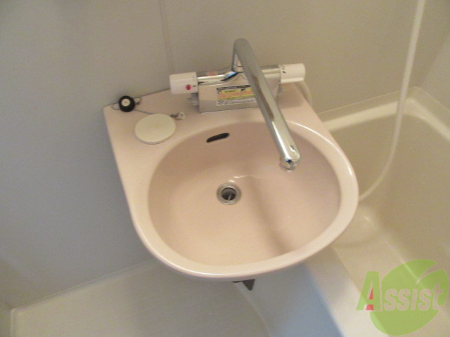 洗面設備　洗面台です。朝の身支度はここでばっちり決めましょう。