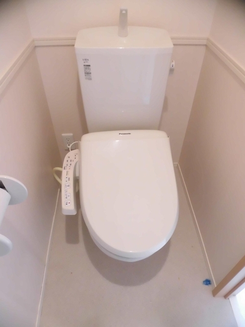 トイレ　１０１　温水洗浄便座トイレ
