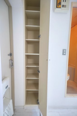 玄関　シューズボックスもございます。