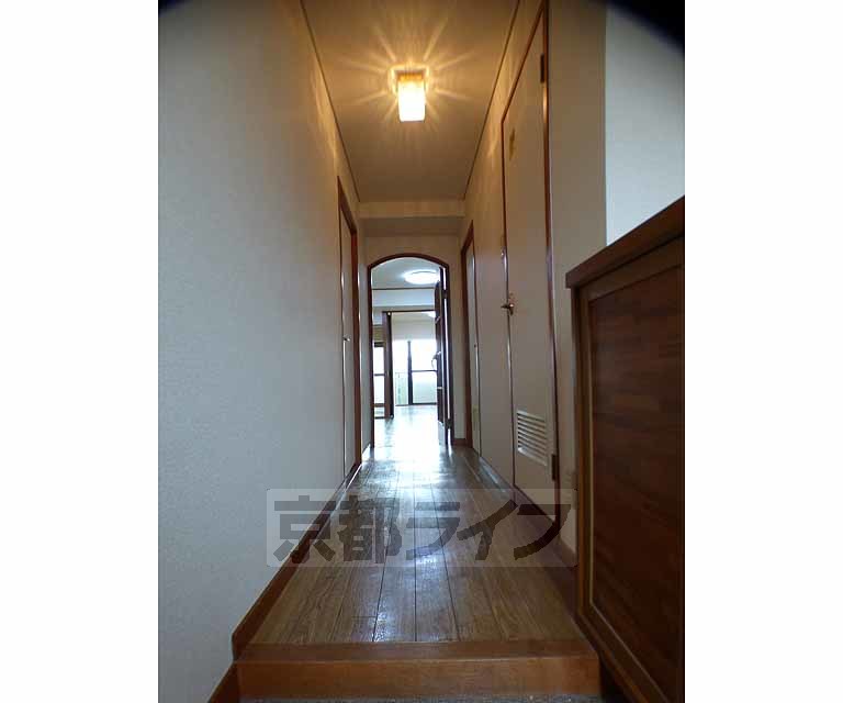 その他部屋・スペース　玄関からリビング方向です。