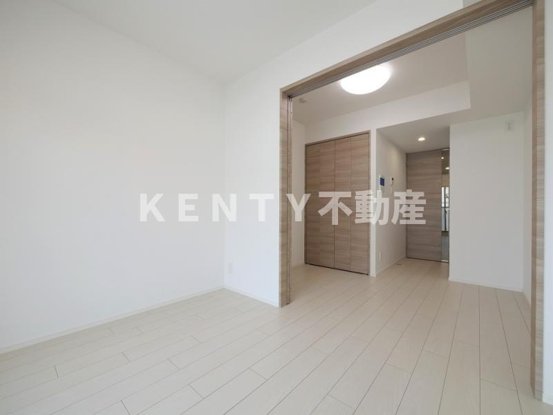 その他部屋・スペース　広くて明るい寝室