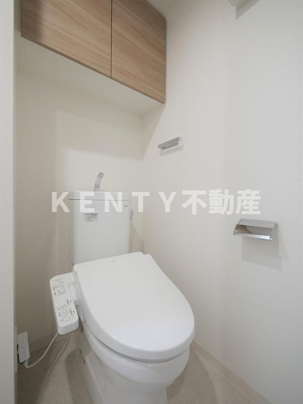 トイレ　落ち着いた色調のトイレです