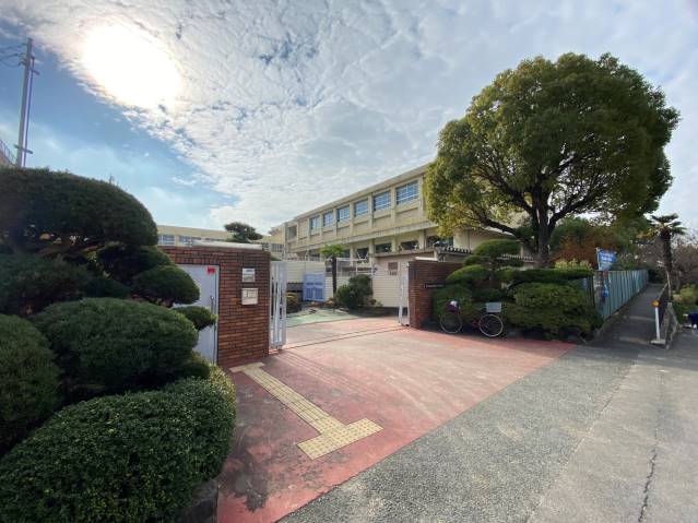 中学校　東大阪市立中学校縄手北中学校（中学校）まで400m