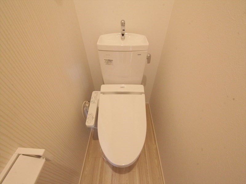 トイレ　温水洗浄暖房便座付トイレ　イメージ写真