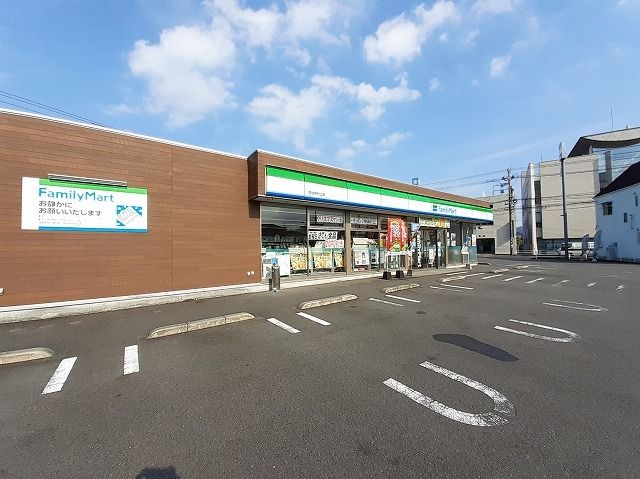 コンビニ　ファミリーマート　佐伯中村北店（コンビニ）まで600m