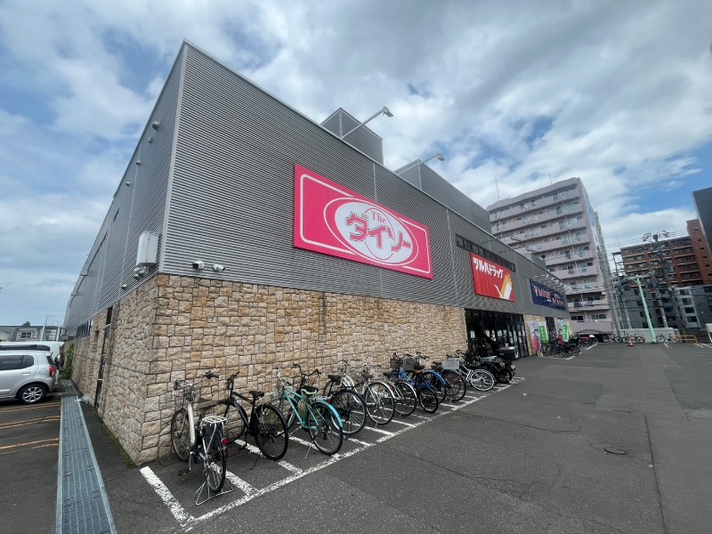 ドラックストア　ツルハドラッグクレッセ琴似店（ドラッグストア）まで422m