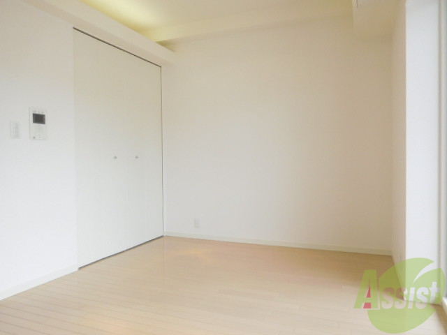 居室・リビング　お掃除のしやすいフローリングいい色ですね