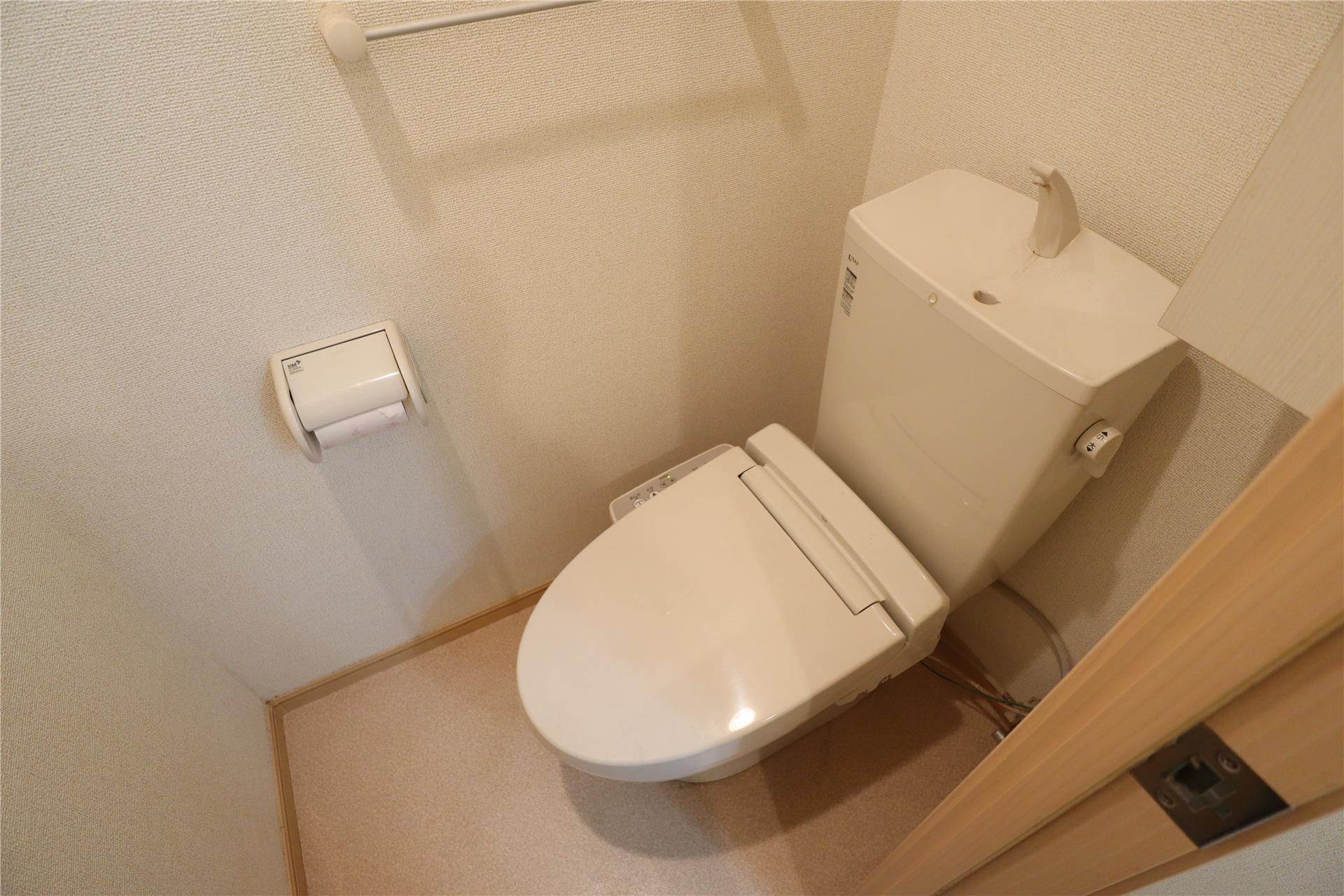 トイレ　写真は103号室になります