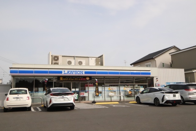 コンビニ　ローソン　名東藤里町店（コンビニ）まで200m