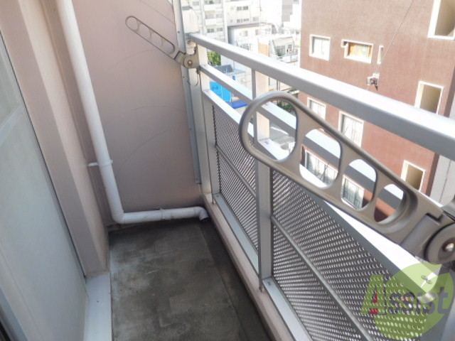 バルコニー　たくさん洗濯物干せますよ