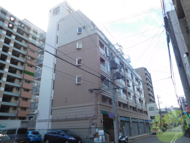 建物外観　タイル張りでしっかりしたマンションです。