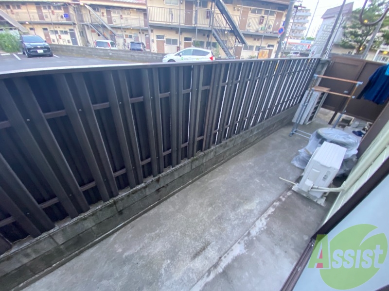 バルコニー　陽当たりも良く洗濯物が良く乾きそうですね！