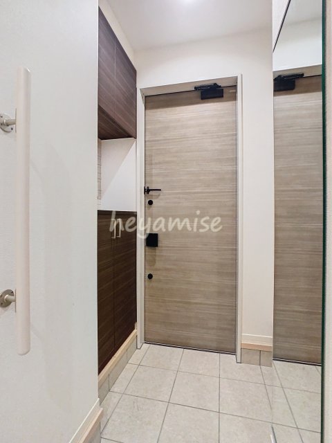 玄関　写真は別号室です。色等が違う場合があります。