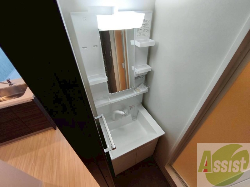 洗面設備　独立洗面台です。大きくてよいですね。シャンプーもできます！