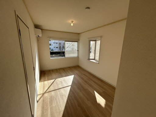 居室・リビング　シャーメゾンのお部屋へようこそ♪新生活に嬉しいエアコン付き…