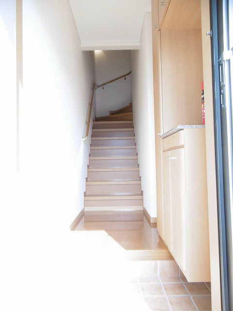 玄関　※写真は別号室です(参考)