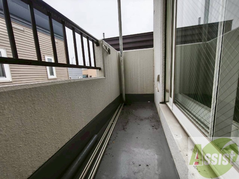 バルコニー　ＴＶモニター付インターホンです。来客者の顔が見えるので安心！