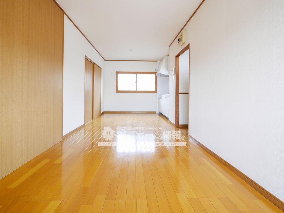 その他　広々としたリビング♪家族の会話も弾みます☆