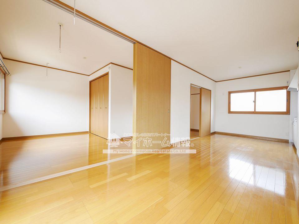 居室・リビング　LDK12帖！家族を優しく包み込みゆったり過ごせる空間