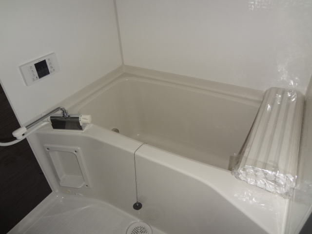 バス・シャワールーム　モデル写真