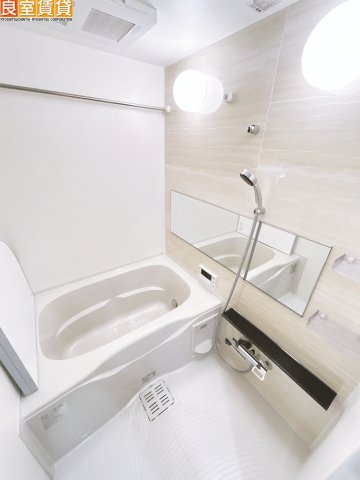 バス・シャワールーム　浴室乾燥機・追い焚き機能付き