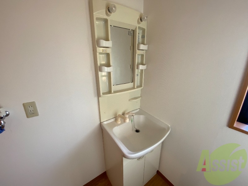 洗面設備　シャンプードレッサーなので身支度しやすそうですね。