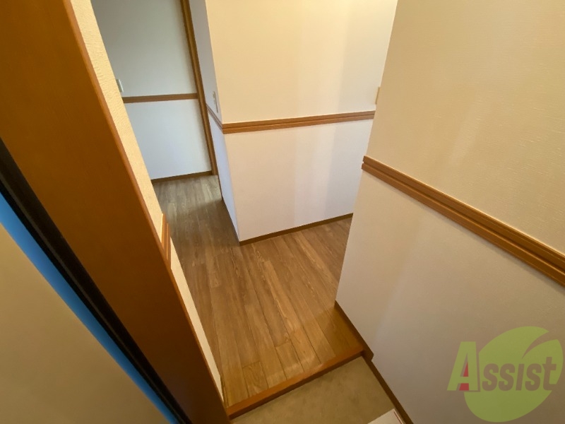 玄関　玄関からの様子です。すぐ部屋が見えないのは安心ですね。