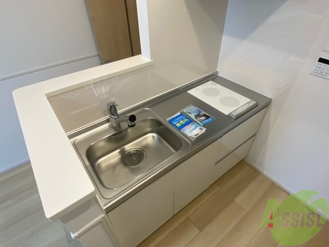 キッチン　キッチンはＩＨクッキングヒーター付でお掃除もお料理も楽ですね