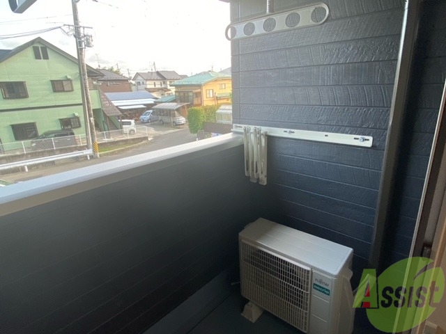 バルコニー　お洗濯はこちらで、南向きではかどりそうですね