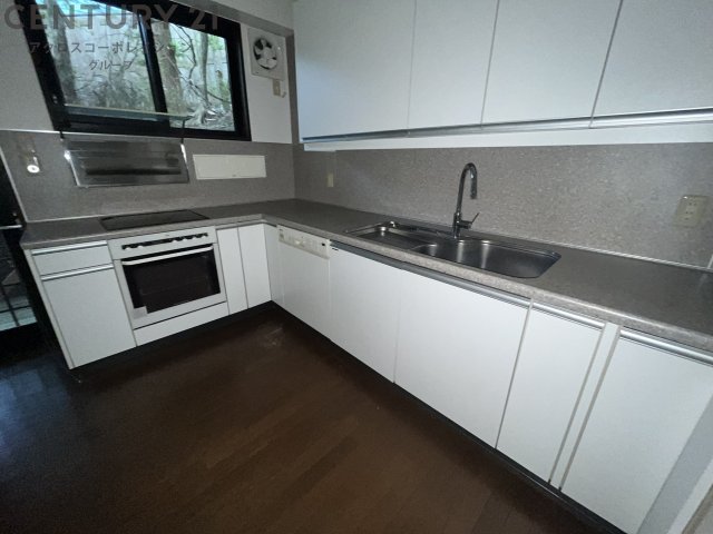 キッチン　きれいでキ広いL字型キッチンです