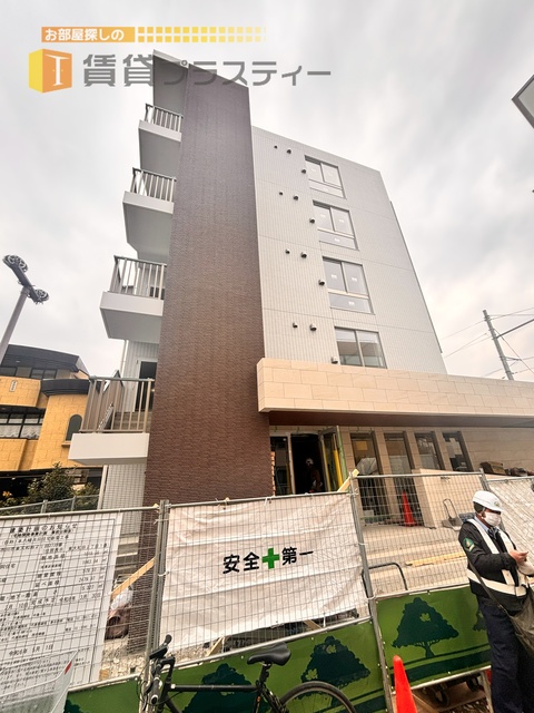 建物外観　駅からまっすぐ。