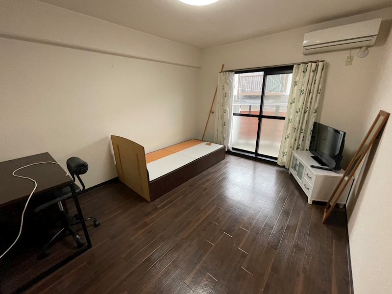 居室・リビング　※反転タイプ・別号室の写真です★（実際のお部屋とは異なります