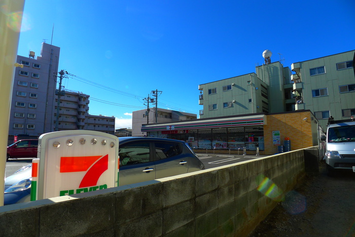 コンビニ　セブンイレブン（コンビニ）まで98m
