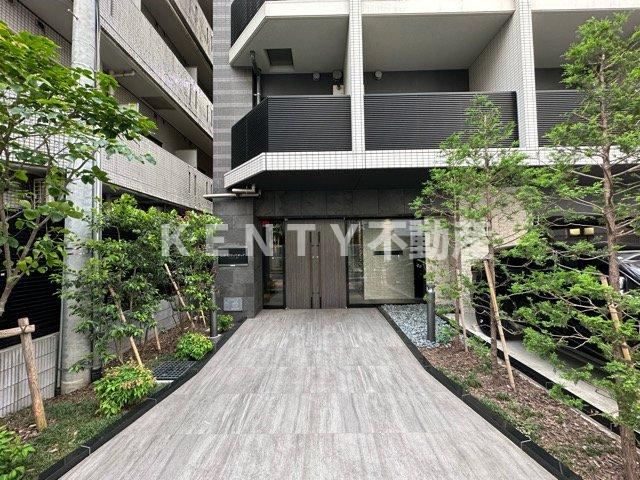 エントランス　落ち着いたエントランスです