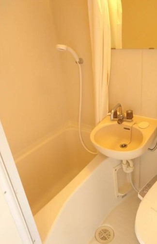 バス・シャワールーム　別部屋のお写真となります。