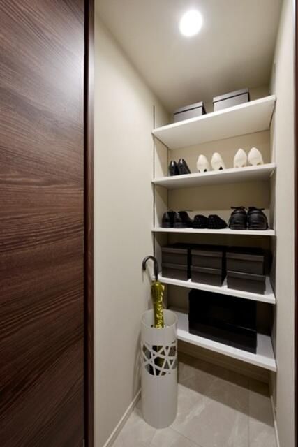 玄関　参 写真は同タイプ住居です。