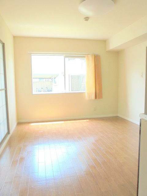 居室・リビング　画像は101号室です（参考）