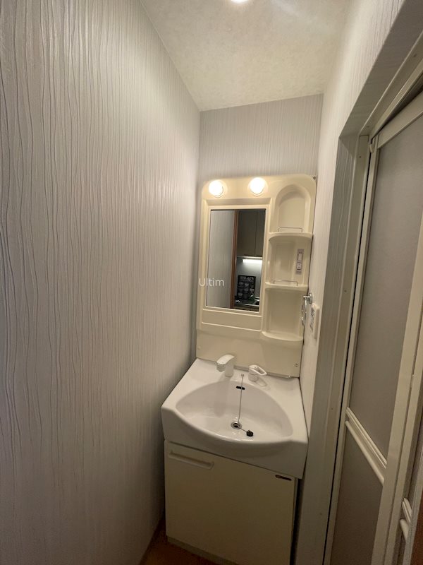 洗面設備　※同タイプの他のお部屋です