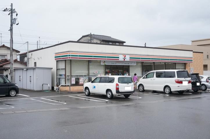 コンビニ　セブンイレブン（コンビニ）まで299m