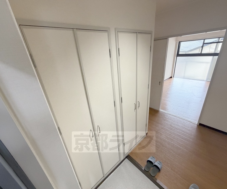 洗面設備　大きな洗面台で使いやすいです。