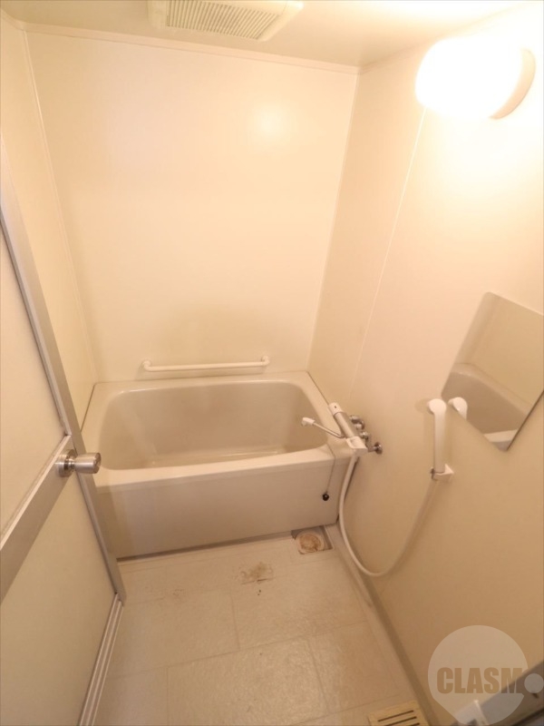 バス・シャワールーム　清潔感のあるバスルーム