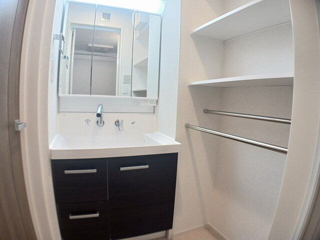 洗面設備　コンパクトで使いやすい洗面所