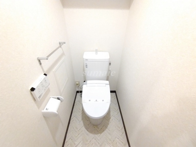 トイレ　温水洗浄便座付きです☆