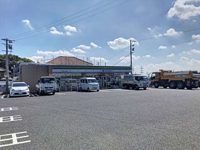 コンビニ　ファミリーマート豊明大久伝東店（コンビニ）まで701m